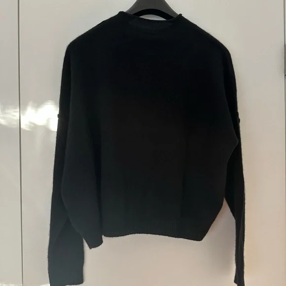 Golden Sun 100% Cashmere Sweater – “Born to Ski” Embroidered – Black – Size S/M